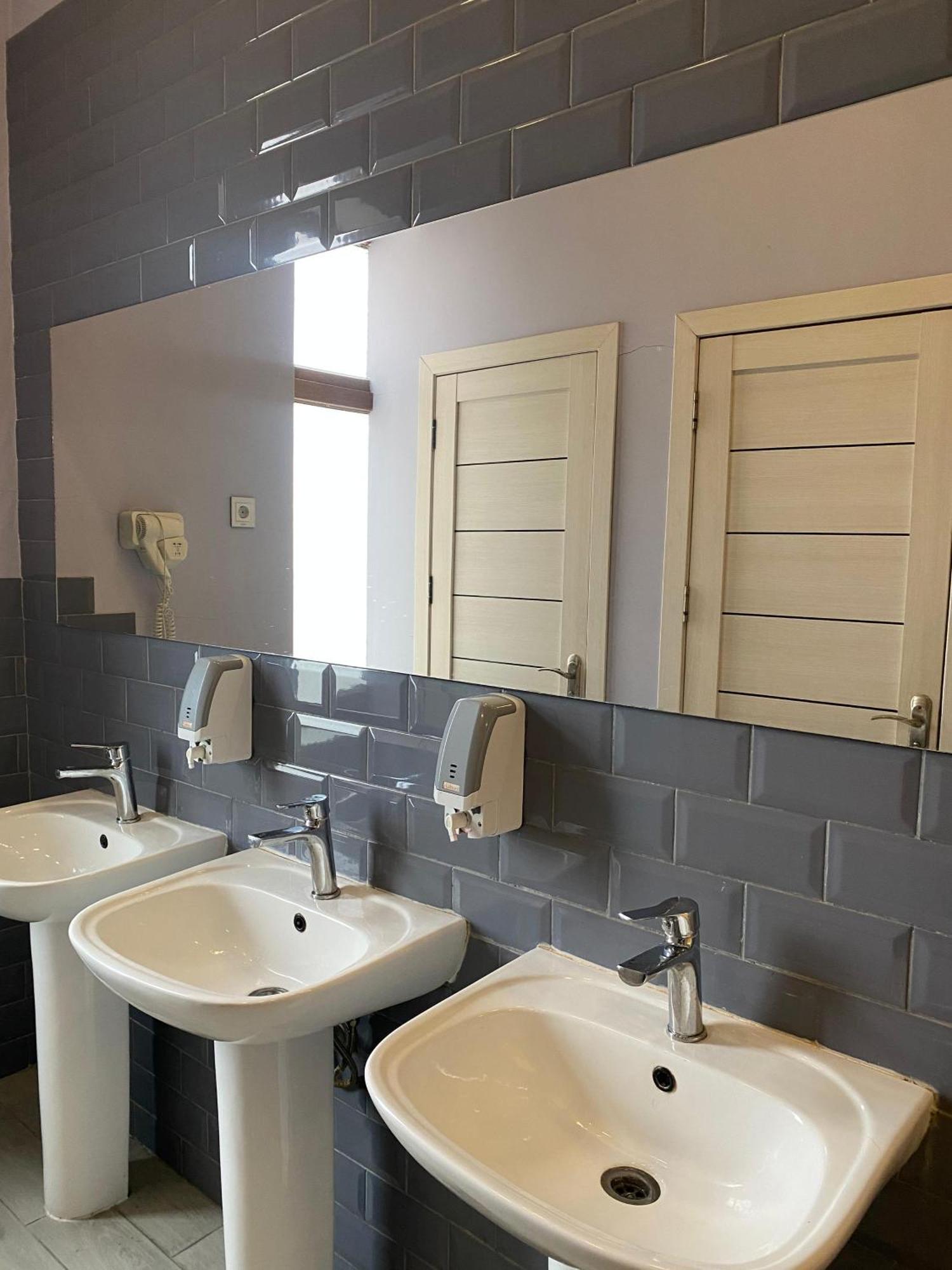 Central Hostel Şǝki Eksteriør billede